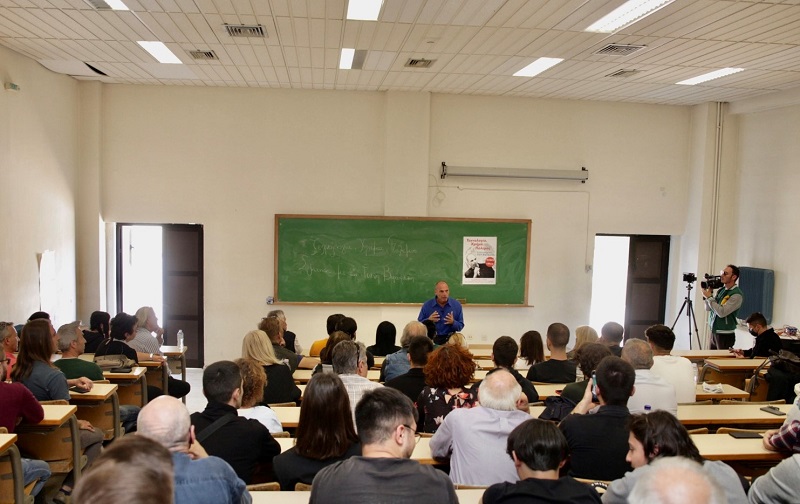 Γ. Βαρουφάκης σε φοιτητές στο Πανεπιστήμιο Σερρών: Αυτό που έκανε η FED στα  αποθεματικά της Ρωσίας αλλάζει το παγκοσμιοποιημένο καπιταλιστικό σύστημα -  ΜέΡΑ25